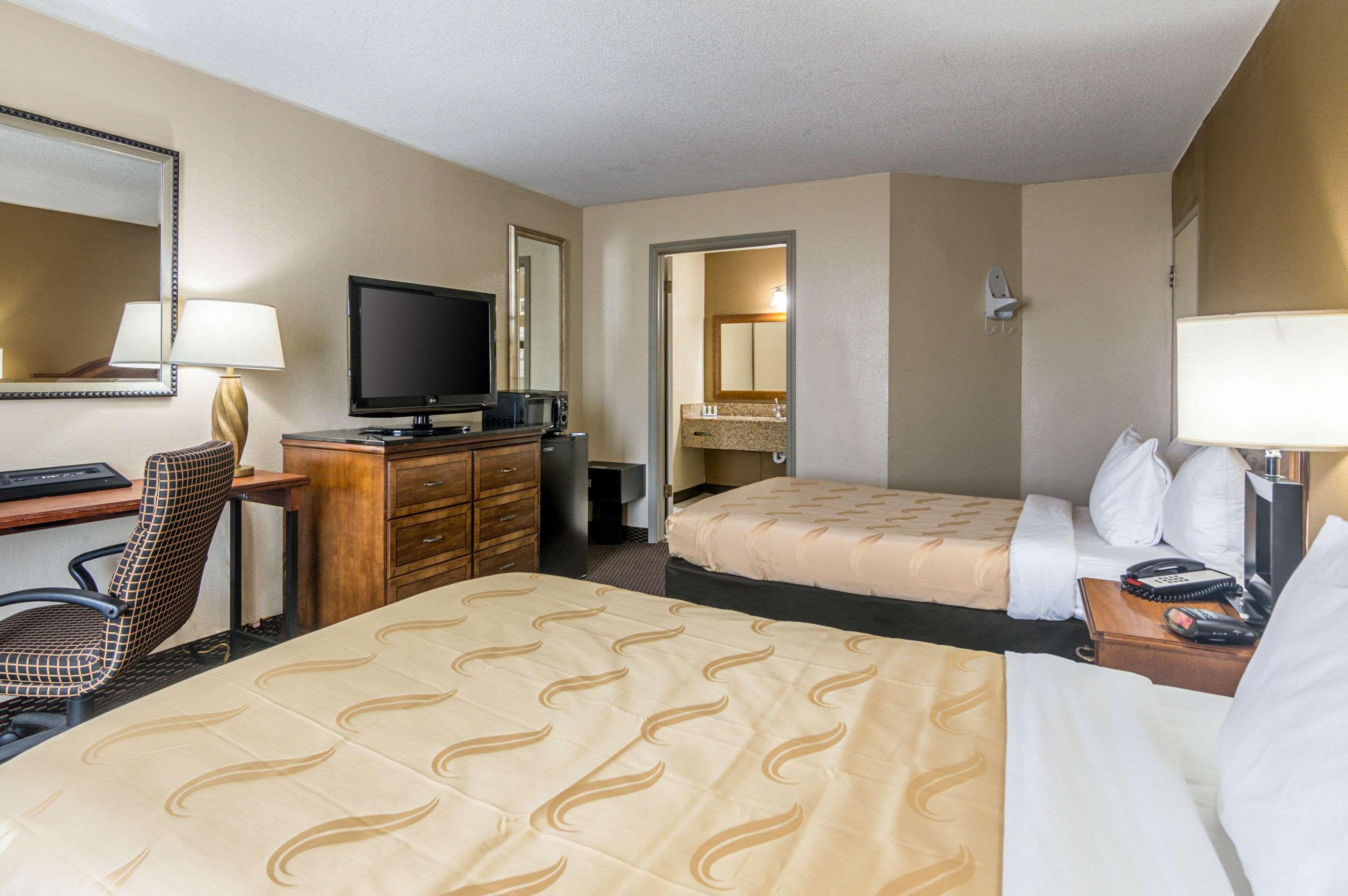 Quality Inn Shawnee I-40 Екстериор снимка