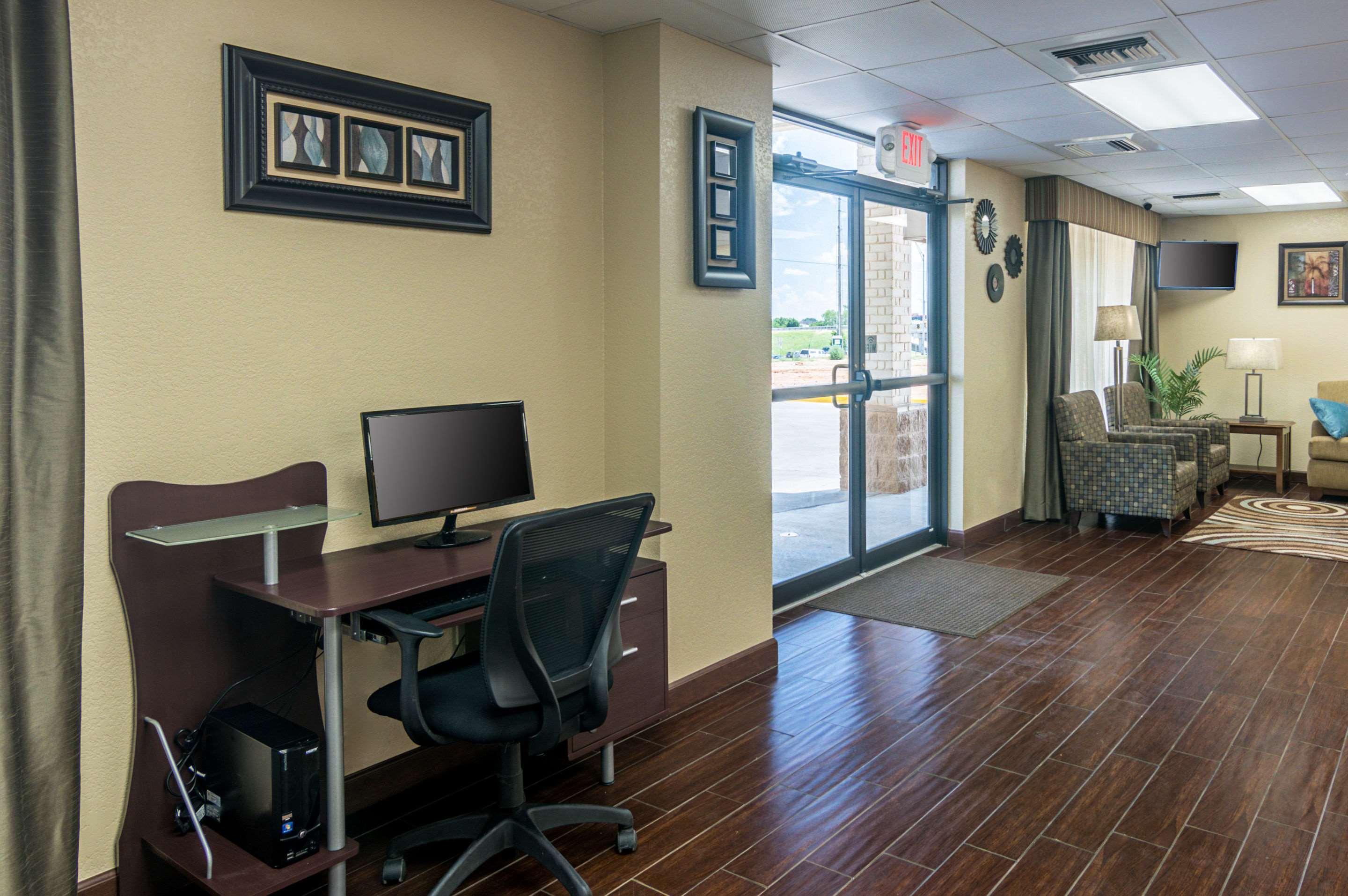 Quality Inn Shawnee I-40 Екстериор снимка