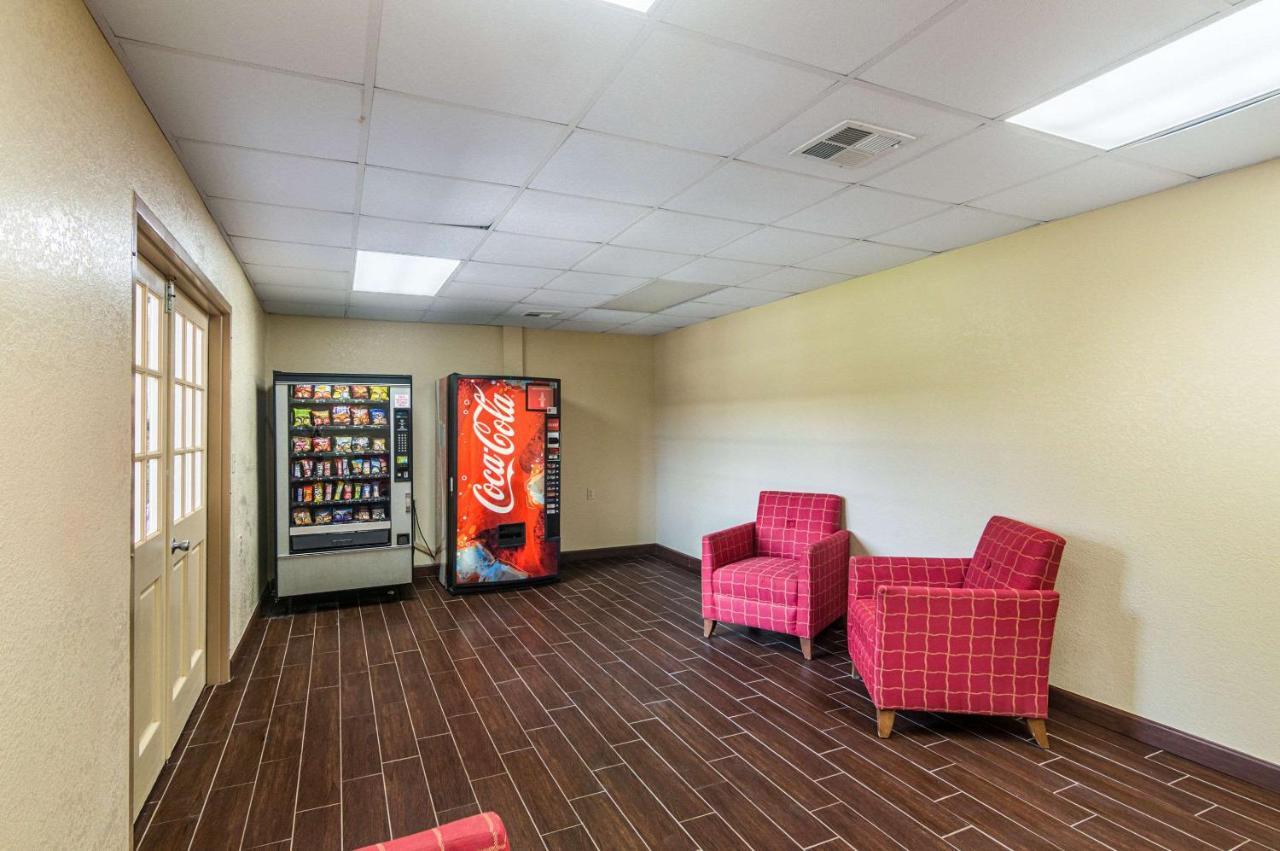 Quality Inn Shawnee I-40 Екстериор снимка